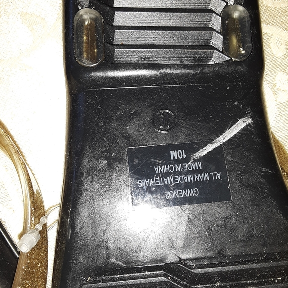 Guess ♠️ flip flops - Picture 5 of 7